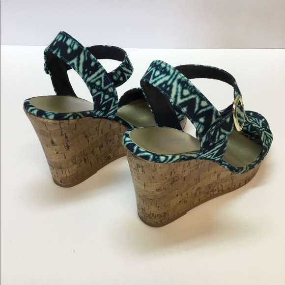 Striking Wedges.  Christian Siriano. - Picture 6 of 8